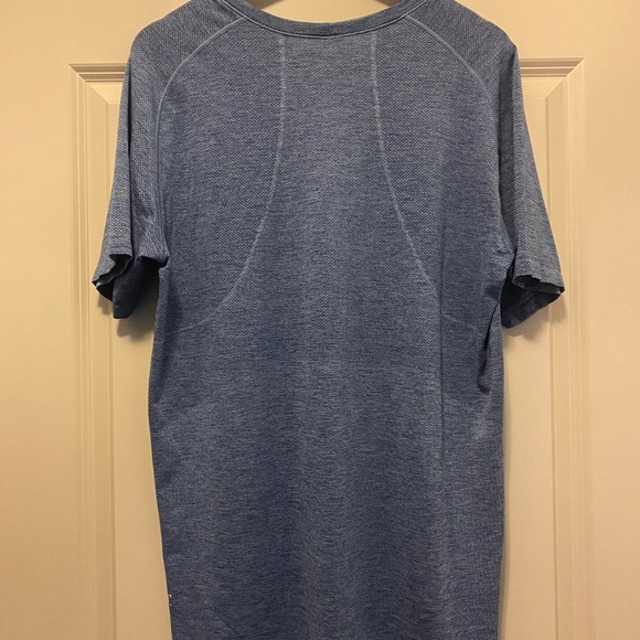 Mens Lululemon T-shirt - Picture 4 of 8